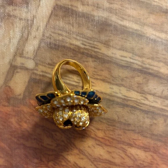 HOLIDAY SPECIAL 
Joan Rivers Gold and Blue Crystal Flower Ring  SZ 6 - Picture 2 of 8
